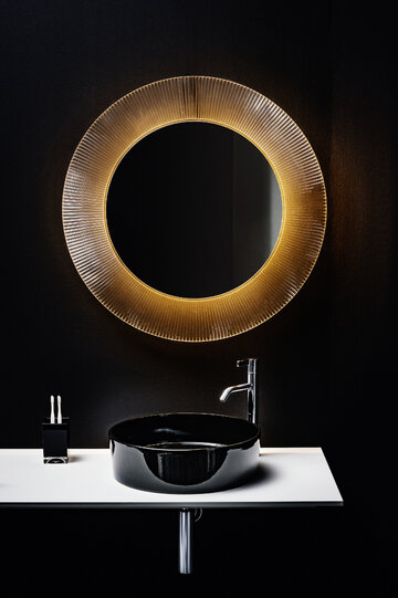 Lustro z&nbsp;oświetleniem LED z&nbsp;kolekcji Kartell by&nbsp;Laufen, projekt Ludovica+Roberto Palomba