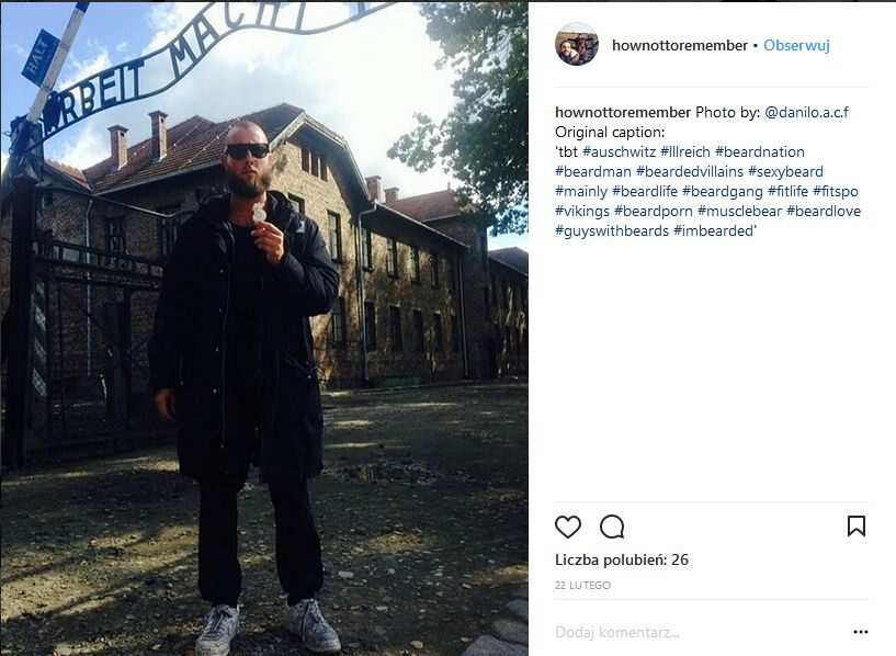 Pamiątkowe zdjęcie z Auschwitz 
