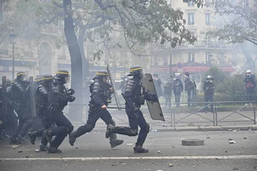 Zamieszki w Paryżu w rocznicę pierwszego protestu „żółtych kamizelek” 