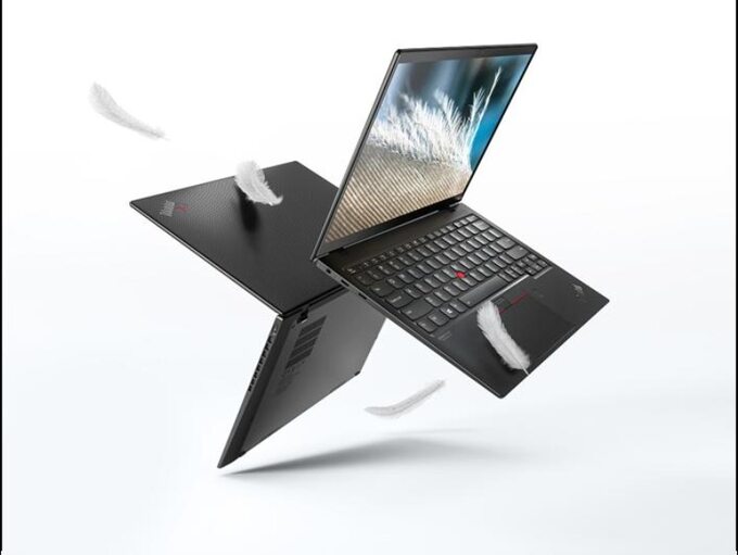 Lenovo ThinkPad X1 Nano waży mniej niż kilogram i jest najlżejszym ThinkPadem w historii
