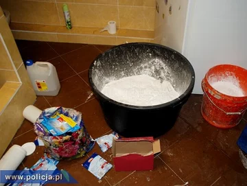 Narkotyki znalezione w garażu (fot. policja.pl)