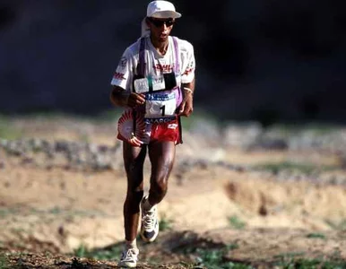 Miniatura: Przebiegli pustynię, są w połowie drogi