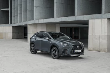 Nowy Lexus NX 450h+ 