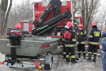 Policja i straż na miejscu znalezienia zwłok 