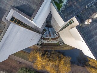 Kompleks przy ul. Sobieskiego 100, znany jako „Szpiegowo” – jeden z najbardziej tajemniczych adresów PRL, który po latach sporów prawnych ma szansę przejść pełną rewitalizację