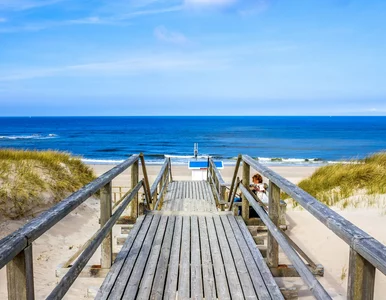 Miniatura: Nowy pociąg do uzdrowiska. Morze i plaża...