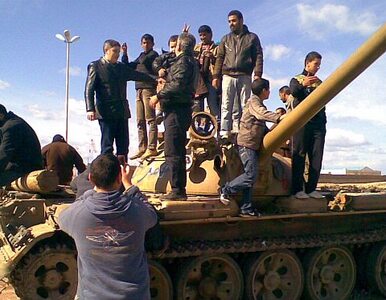 Miniatura: Libia: oddziały rebeliantów zaczynają się...