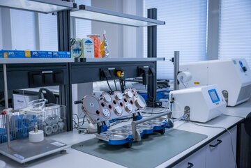 Adamed Pharma &ndash; otwarcie laboratori&oacute;w lek&oacute;w wziewnych i&nbsp;mikrobiologii