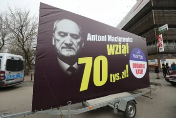 Billboard z Antonim Macierewiczem 