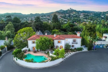 Dom Ashley Benson w Los Feliz w Los Angeles