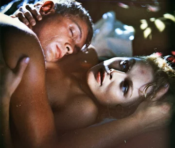 Kadr z filmu „Lubię nietoperze” 1985. Kadr z filmu „Lubię nietoperze” w reżyserii Grzegorza Warchoła, n/z Marek Barbasiewicz, Katarzyna Walter.
