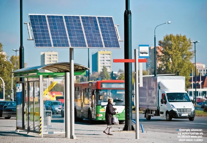 Energię słoneczną wykorzystuje się na ulicach wielu polskich miast (Lublin), fot. Wojciech Pacewicz/PAP