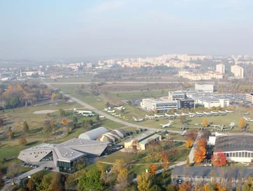 Muzeum Lotnictwa Polskiego i Lotniczy Park Kulturowy &#8211; miejsce organizacji Pikniku (fot. Piotr Lipowiecki)