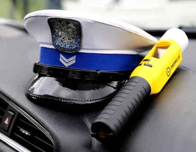 Miniatura: Pijany radny miał wjechać w auto z...