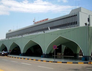 Miniatura: Kadafi bombarduje lotnisko w Trypolisie,...