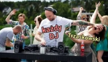 Mem z imprezującym Trzaskowskim 