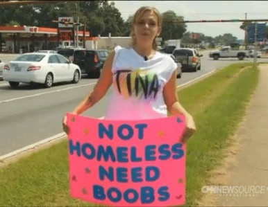 Miniatura: Amerykanka prosi kierowców o... pieniądze...