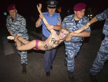 Protest FEMENU w Kijowie przeciwko Łukaszence (fot.FEMEN/Facebook)