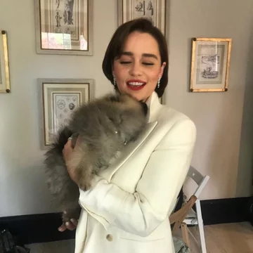 Emilia Clarke i Burly 