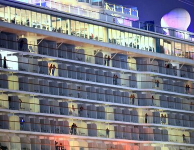 Miniatura: Sześć „złotych klatek” na wodzie. Wojna...