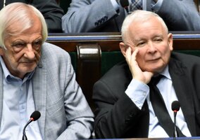 Miniatura: Zakulisowa wojna w PiS. Jedna rozmowa...