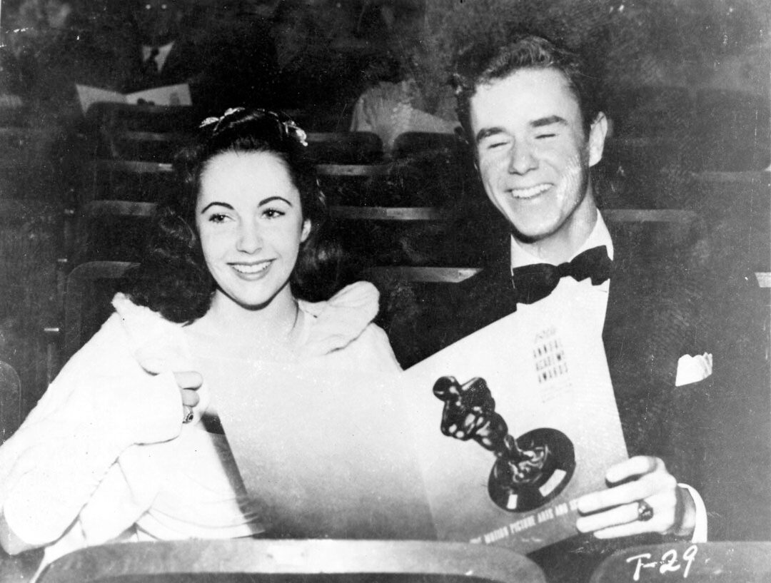 Elizabeth Taylor i Marshall Thompson na oscarowej gali w 1947 roku 