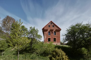 Dom wewnątrz zabytkowych ruin, projekt studio ORA Linka, Ora