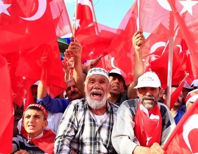 Miniatura: "The Economist": Turcy po puczu obwiniają...