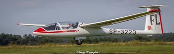 Szybowiec Jantar STD 2 na dolocie do lotniska, pilot Łukasz Florkowski, klasa Club A, Ostrów Glide 
