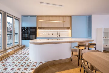 Kolorowe mieszkanie dla dużej rodzony, projekt NoArchitects Linka, NoArchitects, kolorowe mieszkanie, różowe