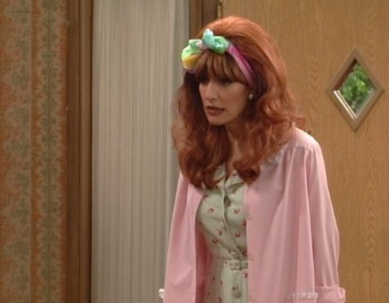 Katey Sagal jako Peggy Bundy w serialu „Świat według Bundych” (1987) 