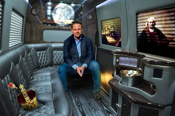 Akcja Trzaskowskiego #18dzielnicw18h - mem 