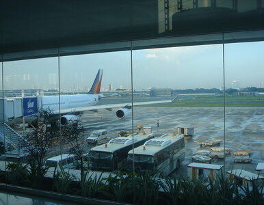 Miniatura: Roman koczuje na lotnisku w Manili od...
