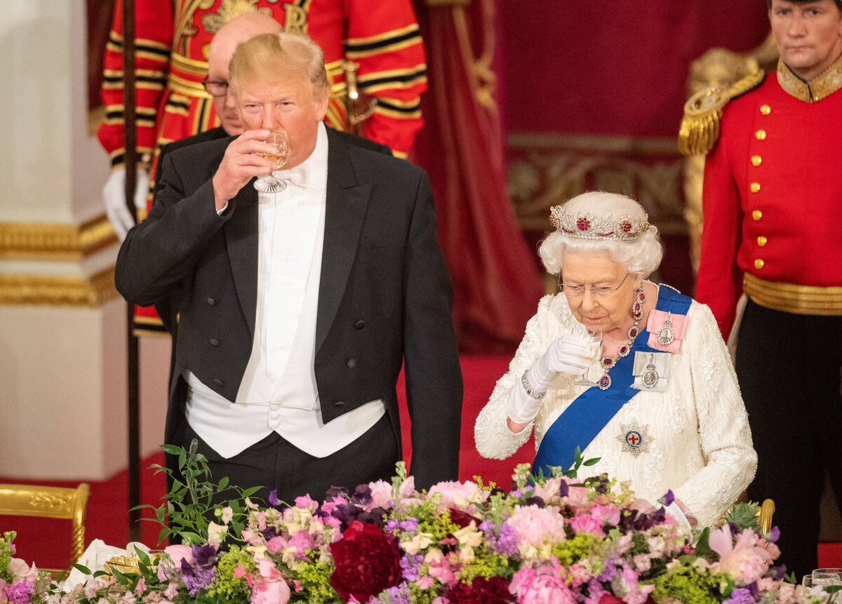 Królowa Elżbieta II i Donald Trump 