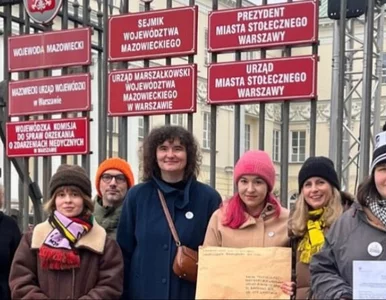 Miniatura: Nocą w Warszawie łatwiej kupić alkohol niż...