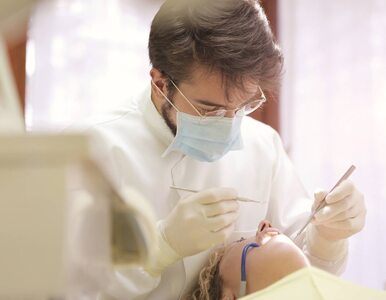 Miniatura: Objawy tej choroby widać na zębach....