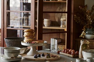 Detale inspirowane naturą i&nbsp;sezonowością podkreślają nieformalny, przytulny charakter aranżacji