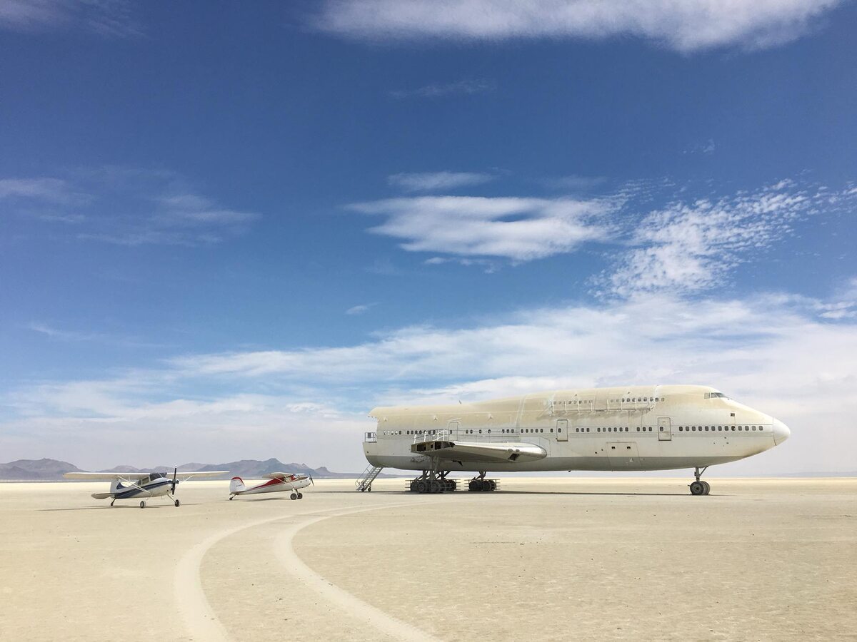 Boeing 747 pozostawiony na pustyni Black Rock po festiwalu Burning Man 
