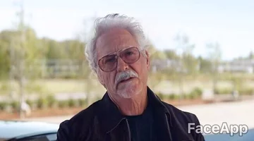 Robert Downey Jr. (Tony Stark) postarzony przez FaceApp 