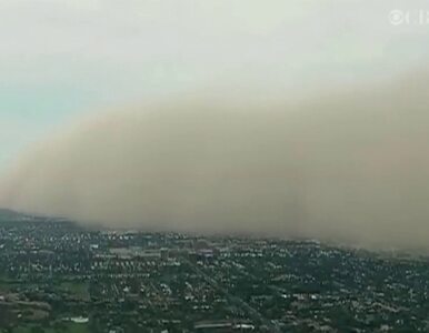 Miniatura: Widowiskowa burza piaskowa w Phoenix