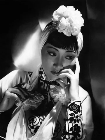 Anna May Wong w filmie „Dangerous to Know” (1938) 