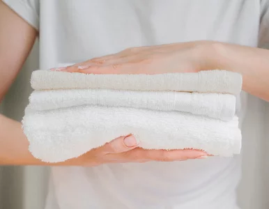 Miniatura: Wlewasz ocet do pralki? Większość robi to...