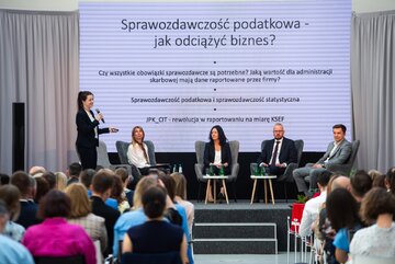 Podczas ostatniego panelu pierwszego dnia eksperci przyjrzą się obciążeniom administracyjnym i&nbsp;rozliczeniowym wynikającym z&nbsp;podatkowych aspekt&oacute;w systemu kaucyjnego