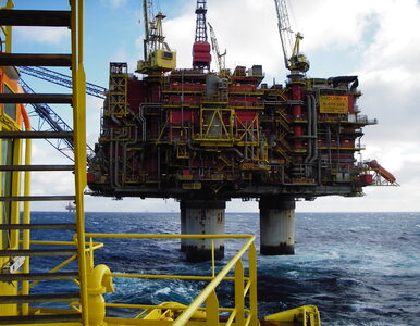Miniatura: Wyciek ropy naftowej w pobliżu platformy...