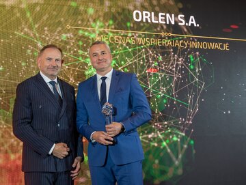 Andrzej Horawa i&nbsp;Łukasz Kopeć, kierownik działu innowacji i&nbsp;akceleracji w&nbsp;ORLEN S.A