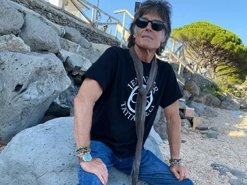 Ronn Moss w 2024 roku Jego konto na Instagramie śledzi 1,6 mln osób!