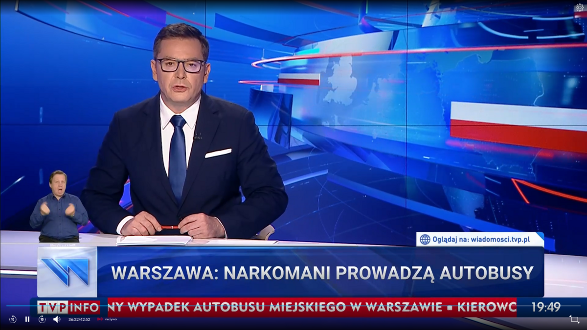 Kolejny wypadek autobusu w Warszawie. Pasek w „Wiadomościach” TVP 