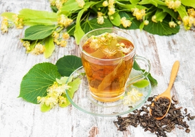 Herbata z lipy – na przeziębienie i na uspokojenie. Przepis i właściwości