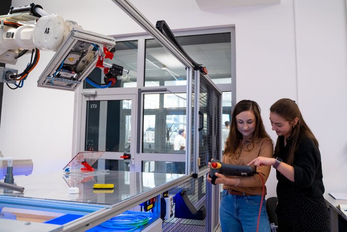 Projekt EDIH-SILESIA i&nbsp;zaplecze szkoleniowe EMT-Systems