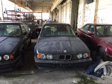 25-letnie BMW z bułgarskiego magazynu. Nigdy nie wyjechały na drogi 